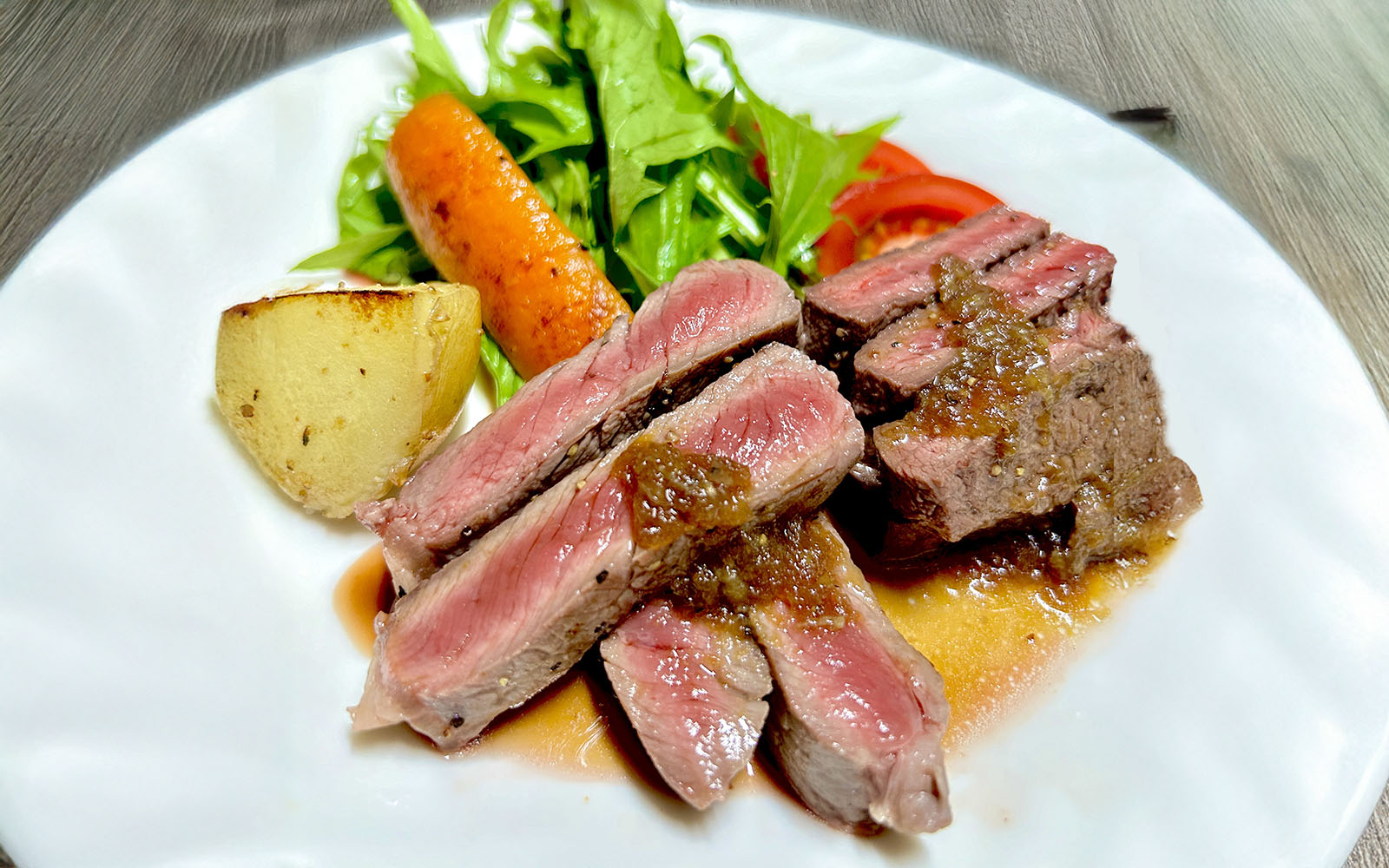 料理 盛り付け コツ｜“おいしそう”に見える10選：色・高さ・余白の黄金則タイトルイメージ